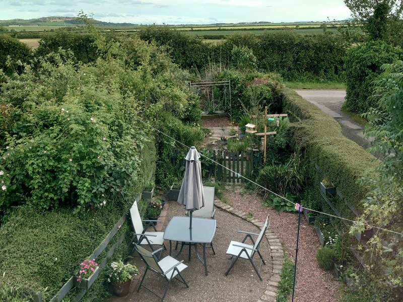Dog friendly Lindisfarne cottage for 3